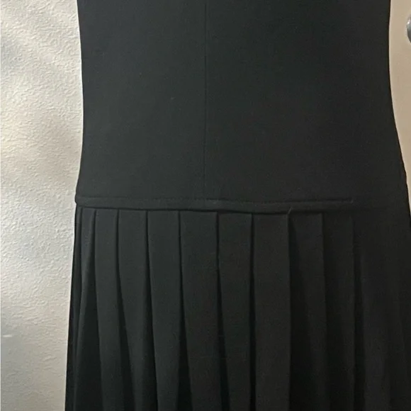 Pleated tennis dress - Picture 4 of 10